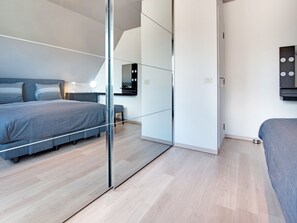 House | 3 bedrooms, individually furnished, iron/ironing board, bed sheets