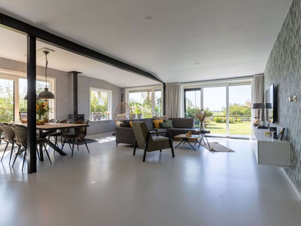 Dining - Holiday Home With Covered Porch and Sauna (Julianadorp)