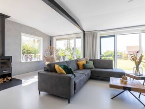 Living room - Holiday Home With Covered Porch and Sauna (Julianadorp)