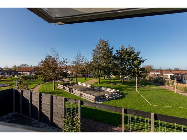 Property grounds - Family Holiday Home on the Playground (Serooskerke)
