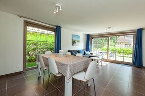 Dining - Lovely Holiday Home in Adinkerke With Fenced Garden (De Panne)