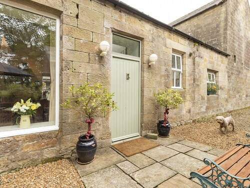 Luxury Refurbished Gamekeeper's Cottage, 15 Acres of Woodland by Hadrian's Wall