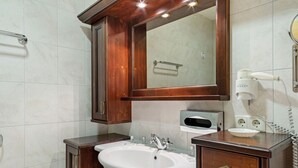 Shower, towels - Pretty Apartment in Zwieselstein With Balcony (Soelden)