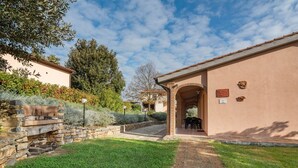 Exterior - Alluring Holiday Home in Rispescia With Roofed Terrace (Grosseto)