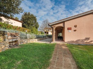 Exterior - Alluring Holiday Home in Rispescia With Roofed Terrace (Grosseto)