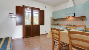 Dining - Alluring Holiday Home in Rispescia With Roofed Terrace (Grosseto)