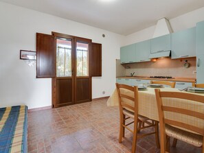 Dining - Alluring Holiday Home in Rispescia With Roofed Terrace (Grosseto)