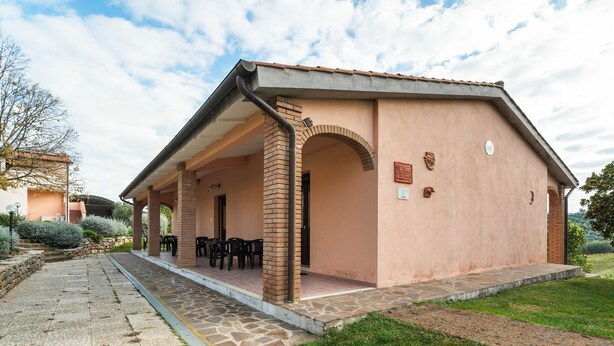 Exterior - Alluring Holiday Home in Rispescia With Roofed Terrace (Grosseto)