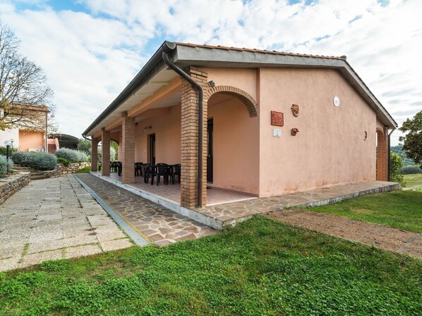Exterior - Alluring Holiday Home in Rispescia With Roofed Terrace (Grosseto)