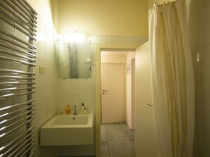 Shower, towels