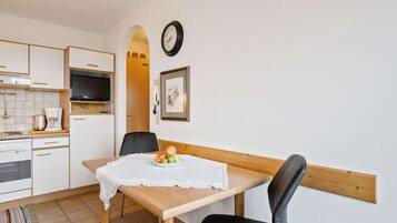 Apartment | Dining