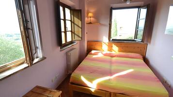 House | 3 bedrooms, individually furnished, bed sheets