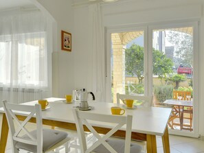 Apartment | Dining - Apartment in Pula Near the Sea (Pula)