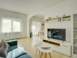Apartment | Living area - Apartment in Pula Near the Sea (Pula)
