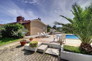 Apartment | Exterior - Apartment in Medulin Near the Beach (Medulin)