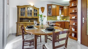 Dining - Quaint Apartment in Pula With Garden (Pula)