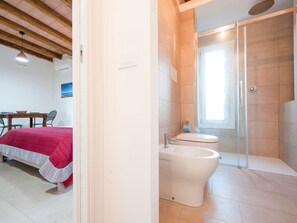 Douche, séchoir à cheveux