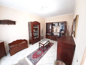 Dining - Swanky Holiday Home in Santa Venerina near Sea & Mountains (Santa Venerina)
