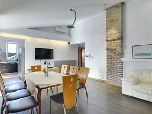 Living room - Modern Apartment Near the Beach and the Center of Pula (Pula)