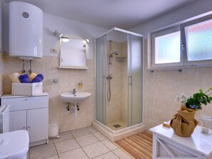 Shower, towels