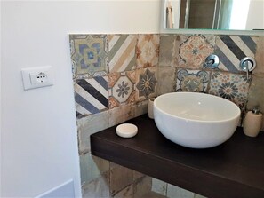 Shower, hair dryer - Marvelous Holiday Home in Favignana Next to the sea (Favignana)