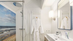 Shower, hair dryer, towels - Luxury House With an Infrared Sauna Near the Sea (De Haan)