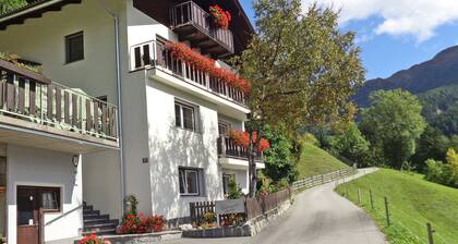 Panoramic Mountain-view Apartment in Matrei With Garden