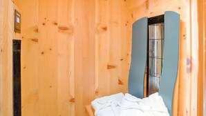 2 bedrooms, individually furnished, bed sheets - Panoramic Mountain-view Apartment in Matrei With Garden (Matrei in Osttirol)