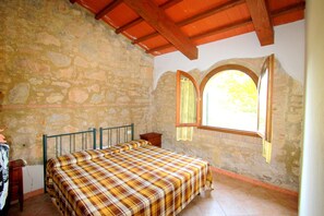 House | 10 bedrooms, individually furnished