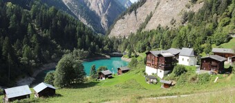 Mountain View Holiday Home in Binntal near Lengtal Deck