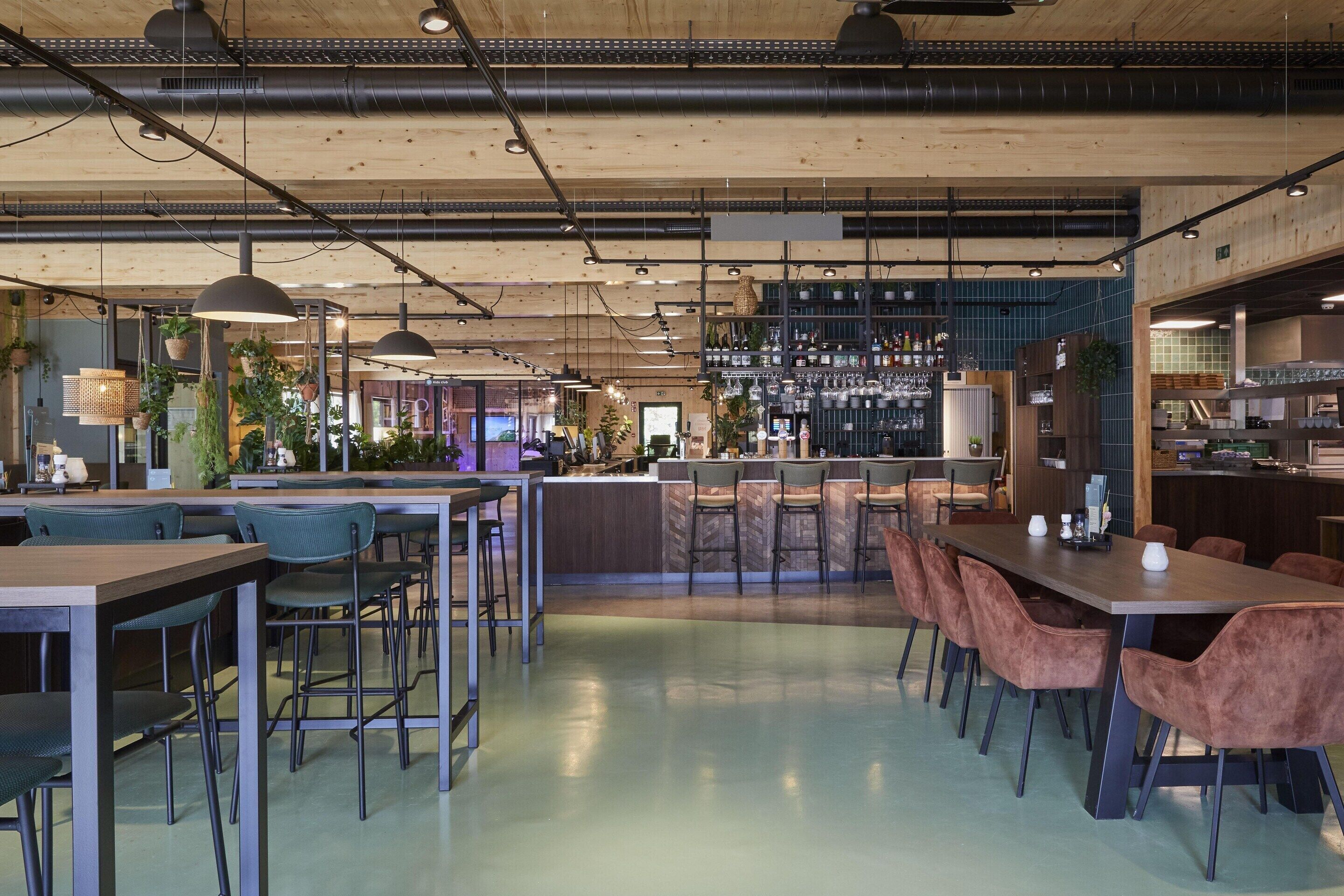 Bungalow | Bar (on property)