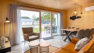 Bungalow | Dining