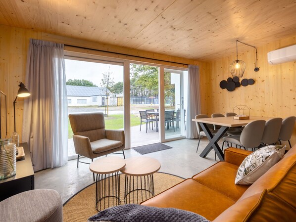 Bungalow | Dining - Comfy Bungalow near Bosland Nature Reserve (Hechtel-Eksel)