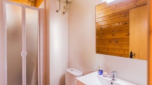 Shower - Bungalow With air Conditioning and Terrace Near the Beach (Cambrils)