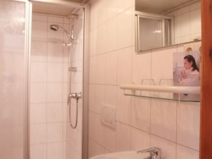 Shower, towels