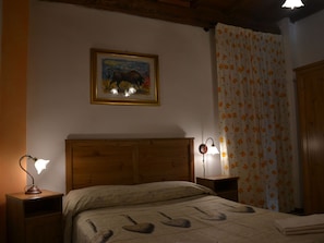 House | 1 bedroom, individually furnished, bed sheets - Apartment in Tuscany With Pool (Monticiano)