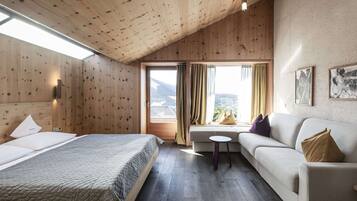 1 habitación, muebles diferentes y ropa de cama