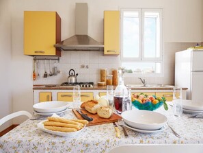 Fridge, coffee/tea maker - Delightful Apartment in Santa Maria del Focallo near Beach (Ispica)