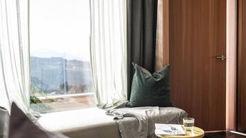 1 habitación, muebles diferentes y ropa de cama