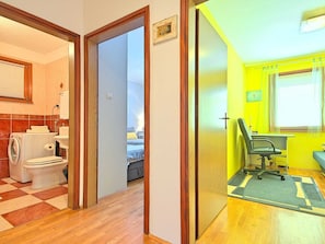 Bathtub, towels - Nice Holiday Home with Private Pool near Umag & Beach (Umag)