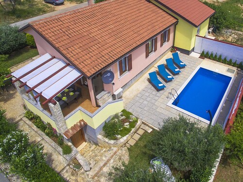 Nice Holiday Home with Private Pool near Umag & Beach