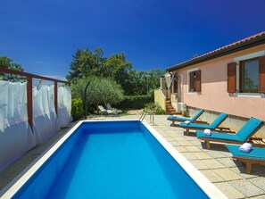 Outdoor pool - Nice Holiday Home with Private Pool near Umag & Beach (Umag)