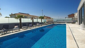 Pool - Spacious Luxury Villa With a Private Swimming Pool, 5 Bedrooms, Near Porec and the Beach (Kastelir-Labinci)