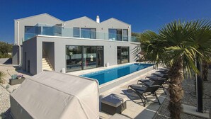 Exterior - Spacious Luxury Villa With a Private Swimming Pool, 5 Bedrooms, Near Porec and the Beach (Kastelir-Labinci)