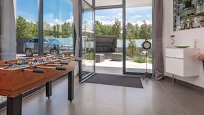 Room - Spacious Luxury Villa With a Private Swimming Pool, 5 Bedrooms, Near Porec and the Beach (Kastelir-Labinci)
