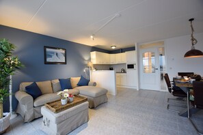 House | Living room - Snug Holiday Home in Huissen near Center (Huissen)