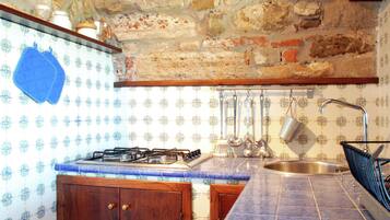 Villa | Cucina privata | Macchina per tè/caffè, pentole/stoviglie/utensili