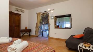 Villa | 1 bedroom, individually furnished, iron/ironing board, bed sheets