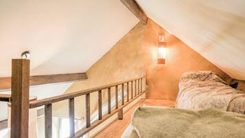 House | 3 bedrooms, individually furnished, bed sheets