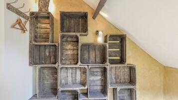 House | 3 bedrooms, individually furnished, bed sheets